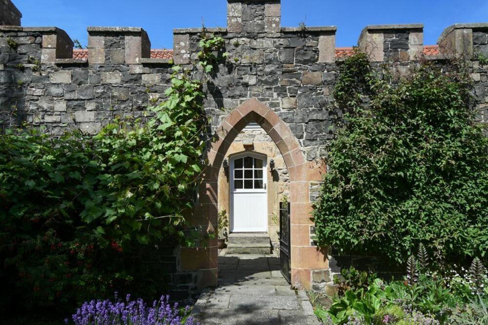 Craster Tower Coach House Villa ภายนอก รูปภาพ