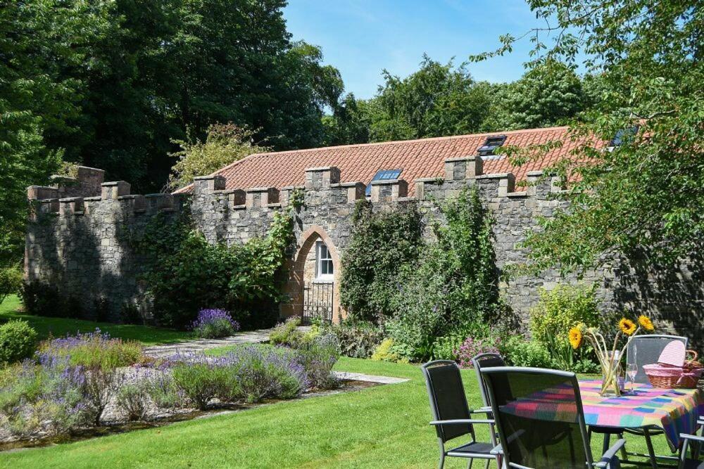 Craster Tower Coach House Villa ภายนอก รูปภาพ